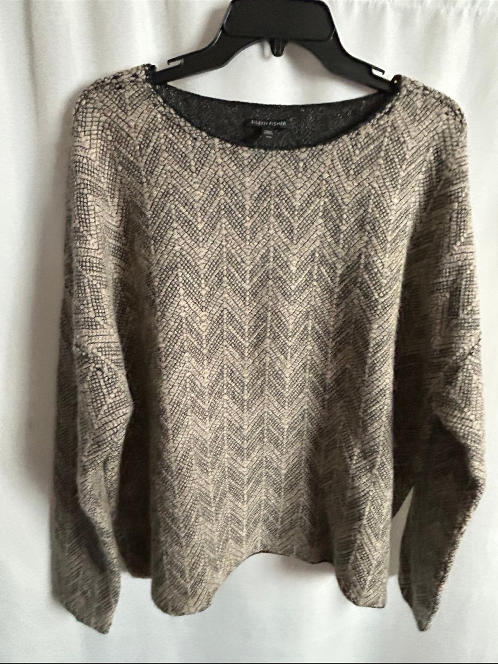 LN Eileen Fisher Textured Chevron Crewneck Sweater in Beige and Gray